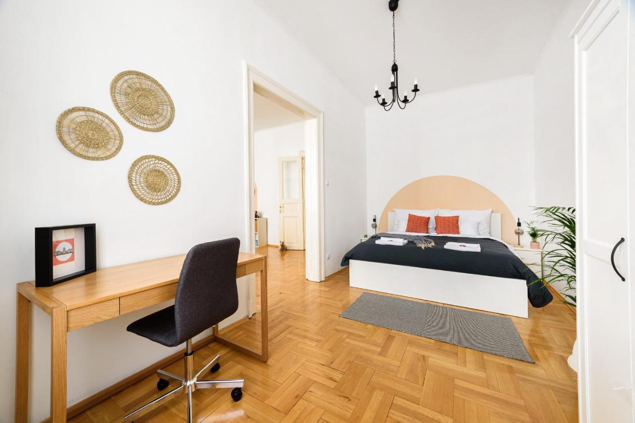 Spacious & Serene Downtown With Free Parking