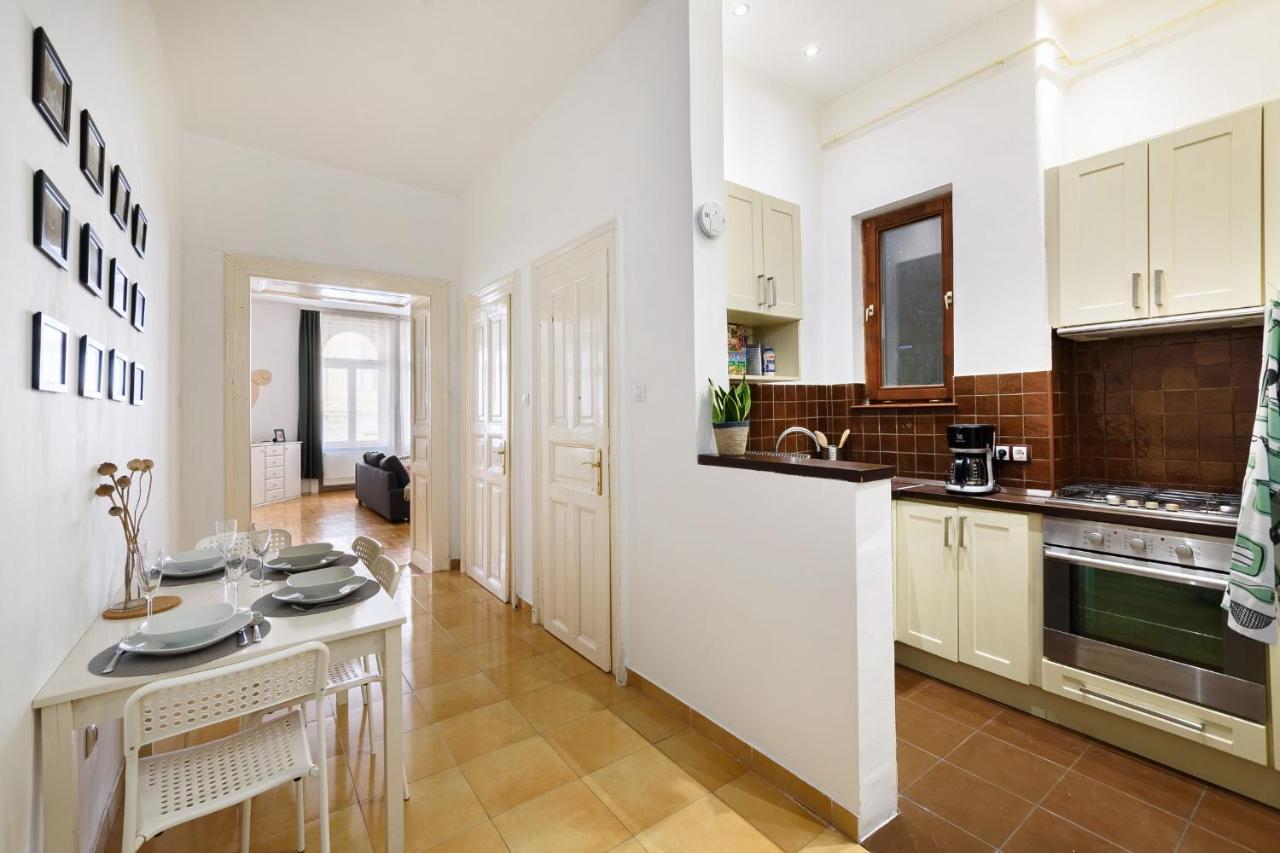 Spacious & Serene Downtown With Free Parking * Budapesta