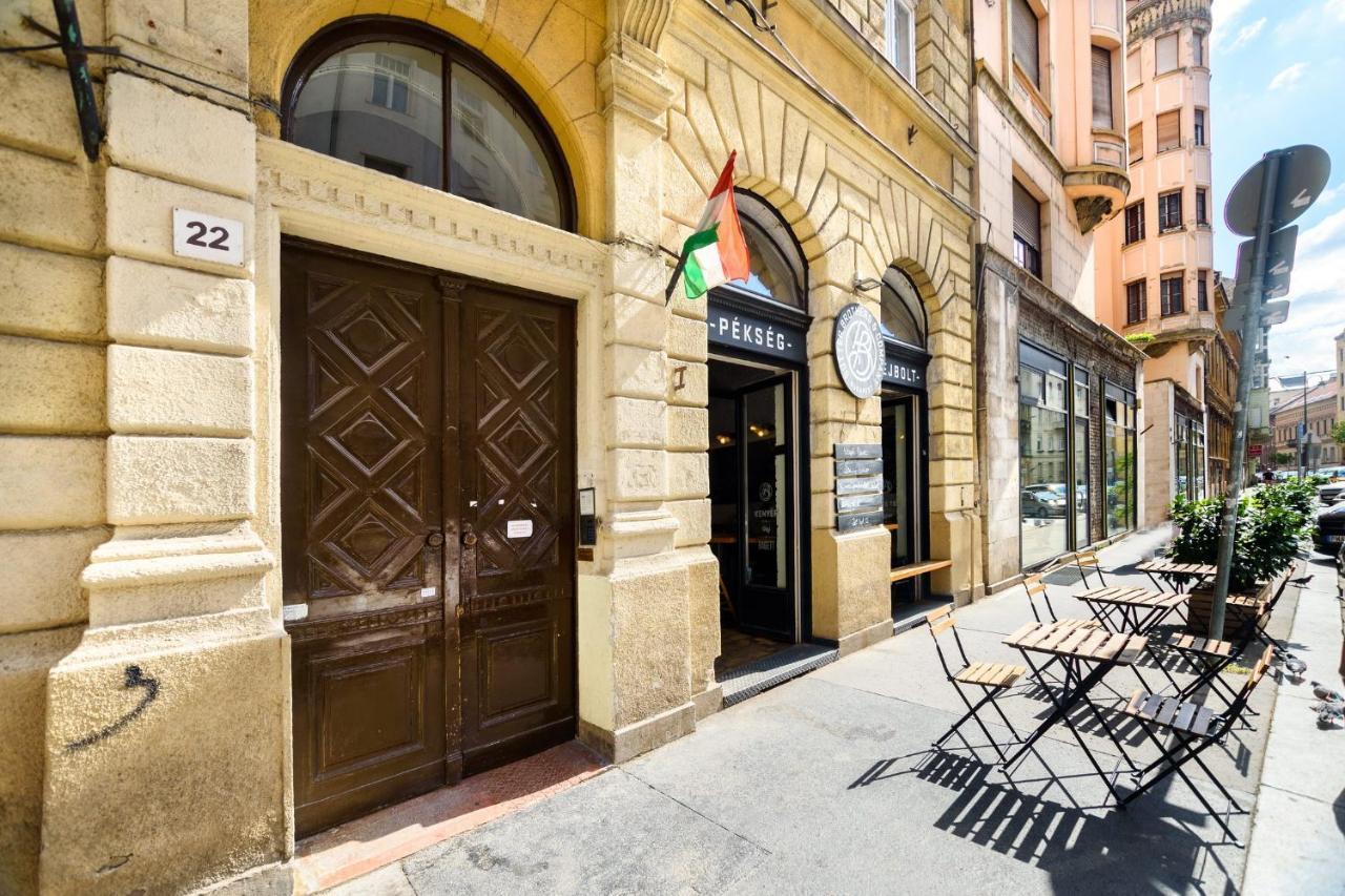 Spacious & Serene Downtown With Free Parking Apartament Budapesta