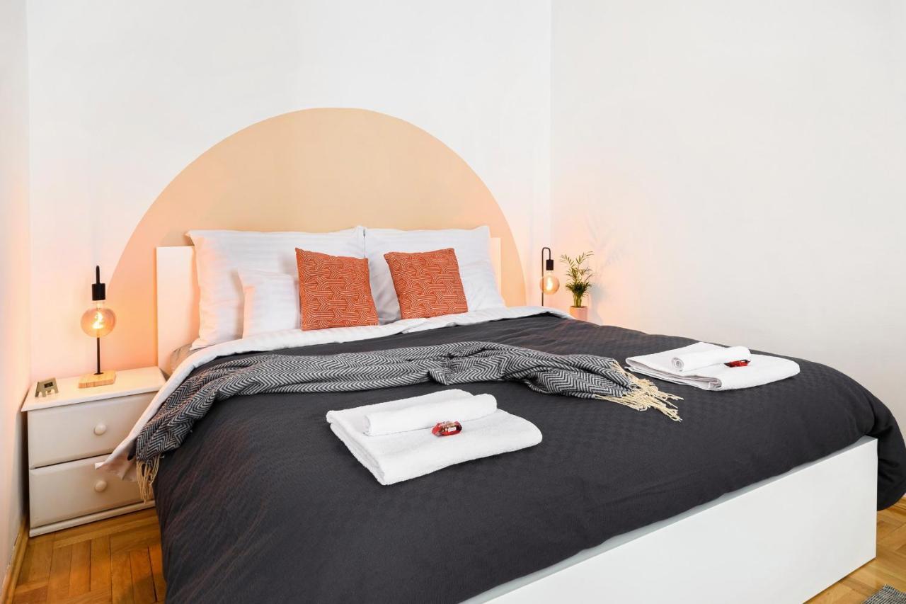 Apartament Spacious & Serene Downtown With Free Parking Budapesta